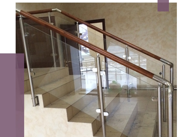 Комбинированные перила из металла и дерева в Архангельске