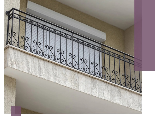 Балконные ограждения из металла и стекла в Архангельске для домов