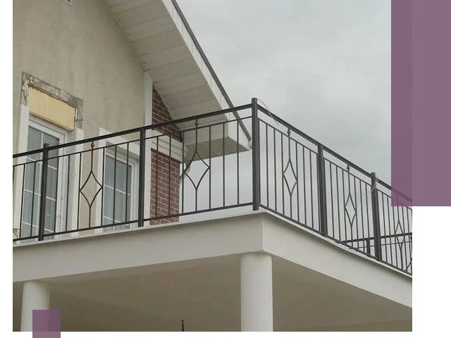 Изготовление балконных ограждений в Архангельске из металла и стекла