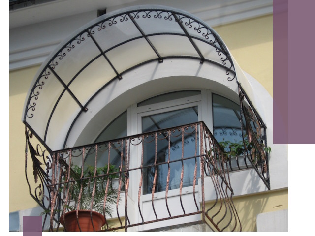 Козырьки над балконом в Архангельске — изготовление и монтаж