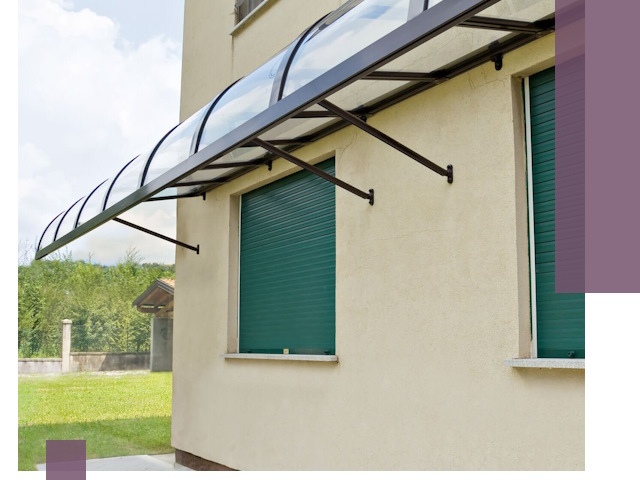 Козырьки над окнами в Архангельске — изготовление и монтаж по выгоде