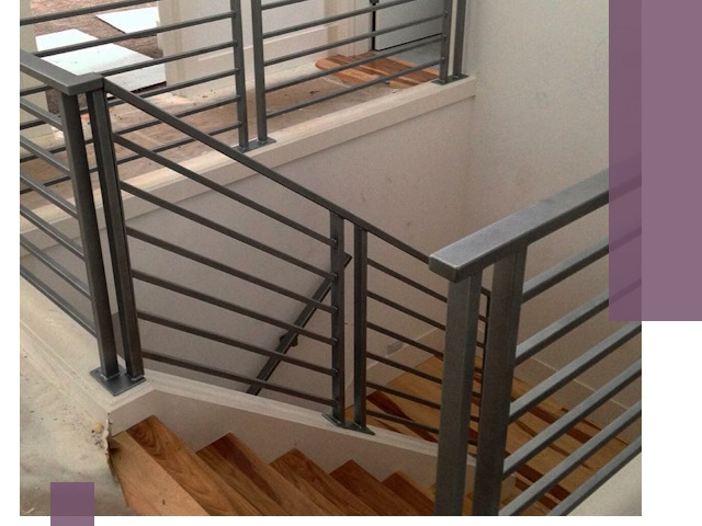 Изготовление поручней из металла и дерева в Архангельске